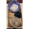 Image 2 : 2 TRAYS OF ART GLASS COLLECTIBLES