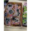 Image 3 : 2 TRAYS OF NEW KEYCHAINS AND BRACELETS