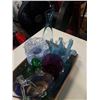 Image 3 : BOX OF ART GLASS COLLECTIBLES
