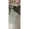 Image 2 : 4 PLANTERS AND 2 PLANTER STANDS