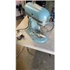 Image 1 : KITCHENAID ARTISAN DESIGN 5 QT MIXER WITH 2 ATTACHMENTS TESTED WORKING, RETAIL $649