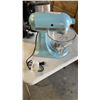 Image 2 : KITCHENAID ARTISAN DESIGN 5 QT MIXER WITH 2 ATTACHMENTS TESTED WORKING, RETAIL $649