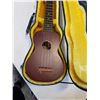Image 3 : SAKURA UKELELE CU402 WITH CASE