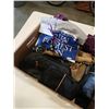 Image 2 : 3 NEW PURSES, IPHONE CARRIERS, LEATHER GLOVES AND FOREST GUMP SIZE MEDIUM TSHIRT