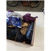 Image 3 : 3 NEW PURSES, IPHONE CARRIERS, LEATHER GLOVES AND FOREST GUMP SIZE MEDIUM TSHIRT
