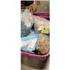 Image 2 : TOTE OF CHRISTAMS DECOR AND ORNAMENTS