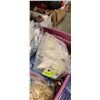 Image 4 : TOTE OF CHRISTAMS DECOR AND ORNAMENTS
