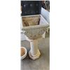 Image 2 : 2 PLANTERS AND PEDESTAL