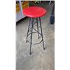 Image 3 : PAIR OF METAL BASE BAR STOOLS AND VASE