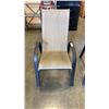 Image 2 : 2 PATIO CHAIRS