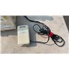 Image 10 : SERGER SEWING MACHINE AND THREAD