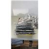 Image 1 : BOX OF 132 NEW HAIRBANDS