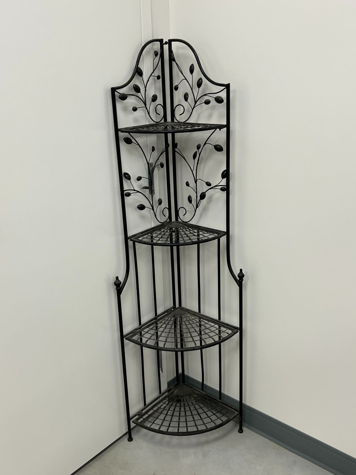 Folding Metal Corner Display Shelf (approx 62"T and 19"W)