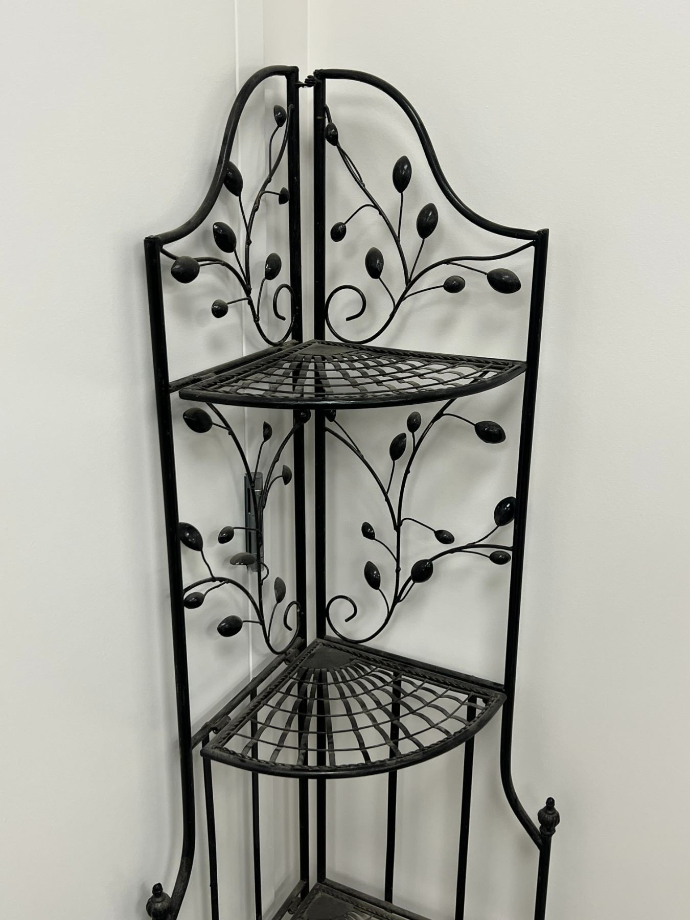 Folding Metal Corner Display Shelf (approx 62"T and 19"W)