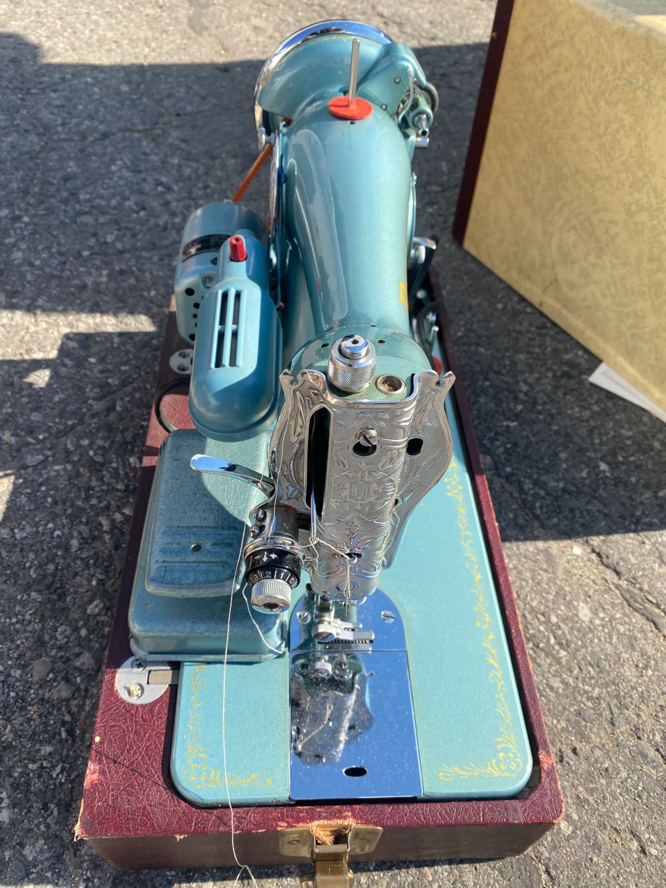 Beacon sewing machine I. Case