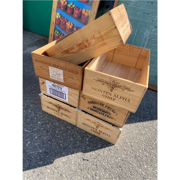 Lot of wood crates
