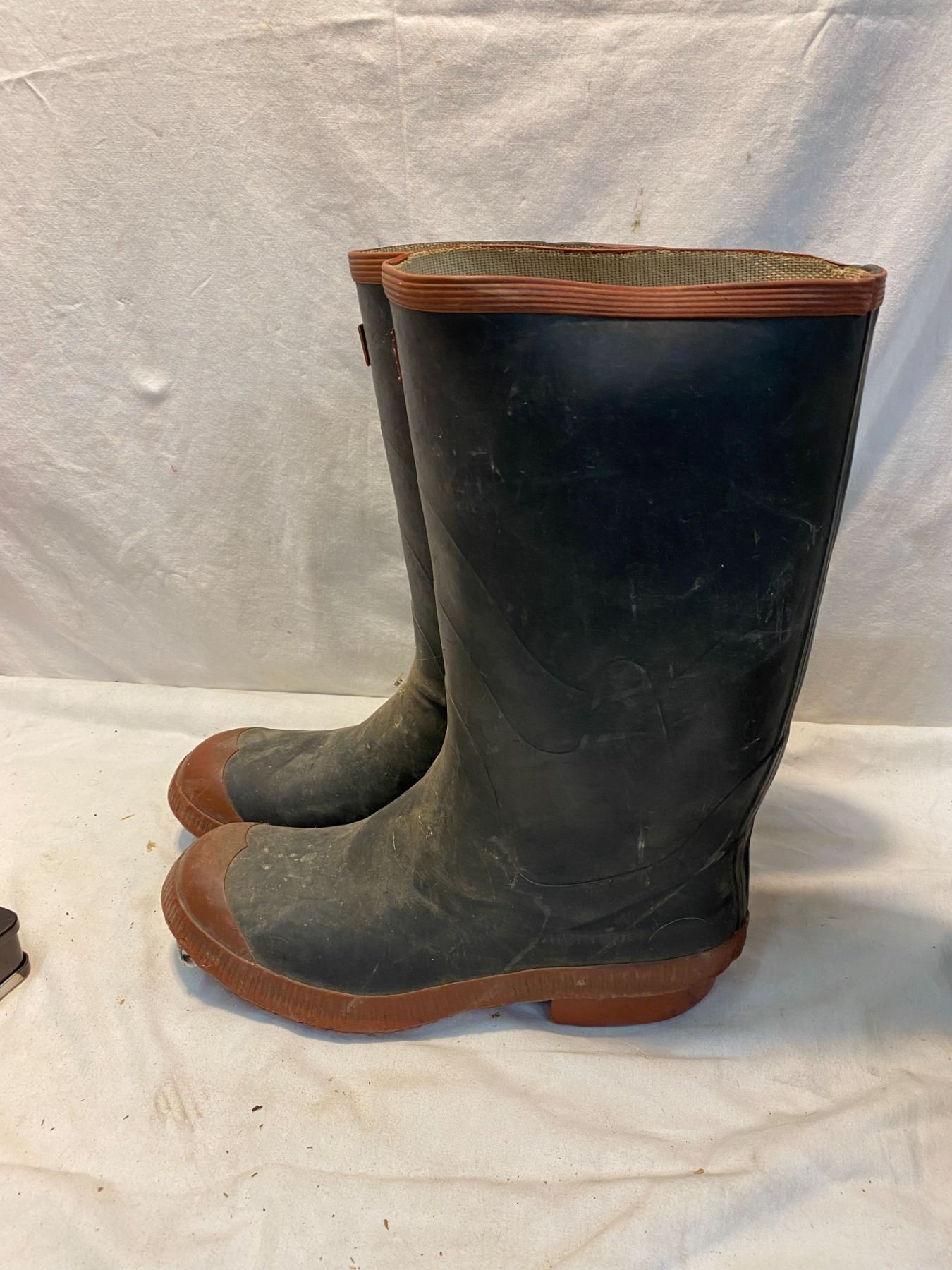 Rubber boots size not shown