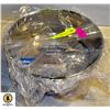 Image 1 : 4 XL DOG BOWLS 57 OZ