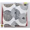 Image 1 : BLACK+WHITE PILLOW SET