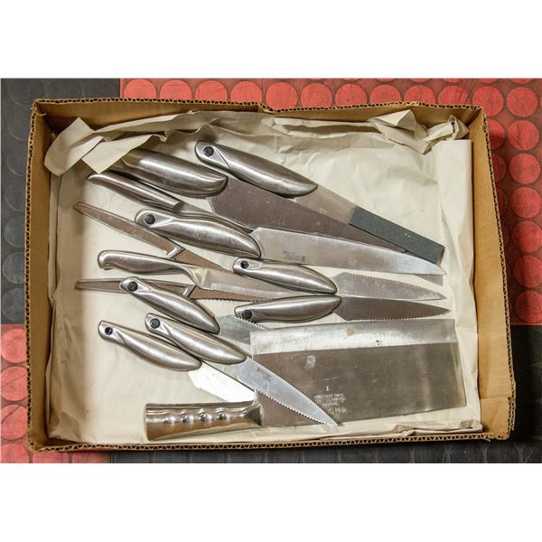 FLAT WITH 13 STAINLESS STEEL KNIVES, LARGE