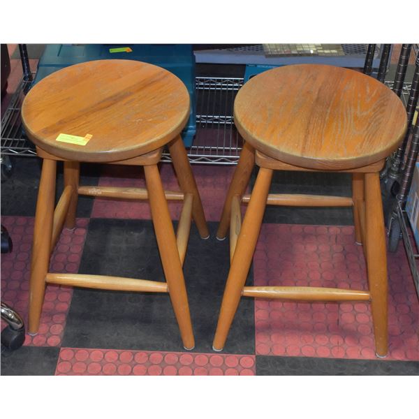 2 OF 24 INCH SOLID OAK SWIVEL STOOLS