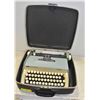 Image 1 : SCM SMITH CORONA CLIPPER TYPE-WRITTER WITH CASE