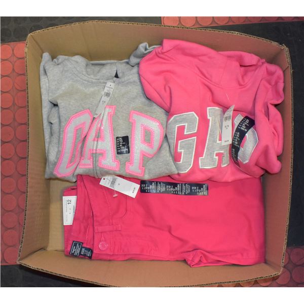 BOX WITH NEW GIRLS GAP OUTFIT INCLUDES ZIP-