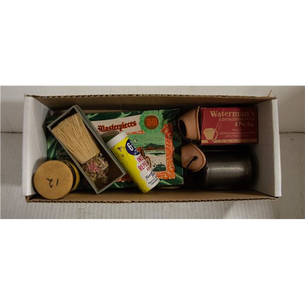 FLAT OF SMALL VINTAGE ITEMS