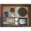 Image 1 : BOX OF VINTAGE VANITY DECOR
