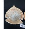 Image 2 : 2 Murano Art Glass White Leaf Shape Bowl Spiral Gold Adventurine Cased