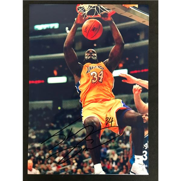 SHAQUILLE ONEAL SIGNED 8 X 10 (RA COA)