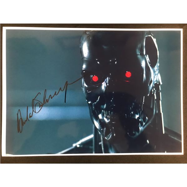 ARNOLD SCHWARTZNEGGER SIGNED TERMINATOR 8 X 10 (RA COA)