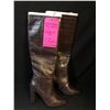 Image 1 : DC LEGENDS OF TOMORROW SCREEN USED ACTOR WORN LEATHER BOOTS