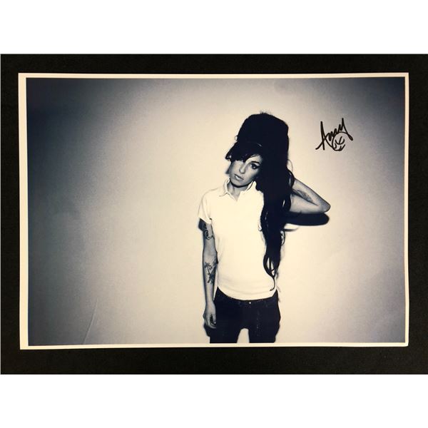 AMY WINEHOUSE SIGNED 8 X 10 (RA COA)