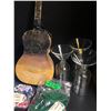 Image 1 : LEGENDS OF TOMORROW PROPS LOT