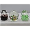 Image 2 : 3 Glass Paperweights