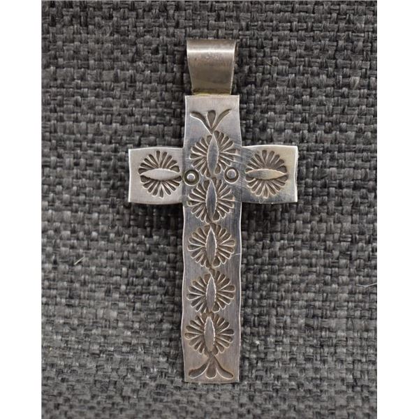 NAVAJO INDAIN STERLING SILVER CROSS