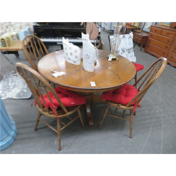 Round Oak Dining Table w/4 Spindle Back Chairs