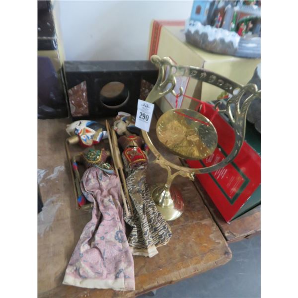 Asian Dolls, Décor & Gong
