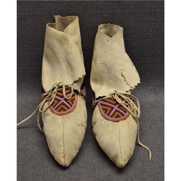 WOODLANDS INDIAN MOCCASINS