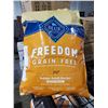 Image 1 : Blue Buffalo Freedom Grain Frees Adult Dog Kibble 11 Lbs - Chicken