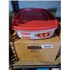 Image 1 : Rubbermaid 1.5 Gal Food Storage Bin x2