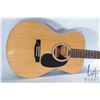 Image 2 : Yamaki Deluxe six string acoustic guitar, item no. AY231 and serial no. 00184040, includes fitted ha