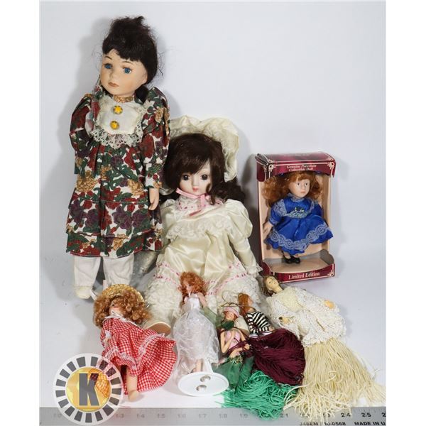 FLAT OF ASSORTED DOLLS