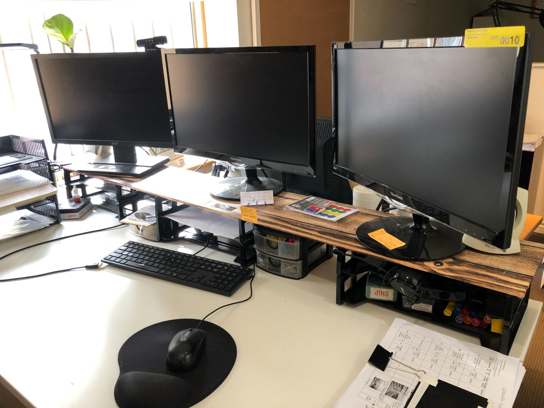 Complete computer with 3 LCD monitors and a HP prodesk 600G4SFF ...