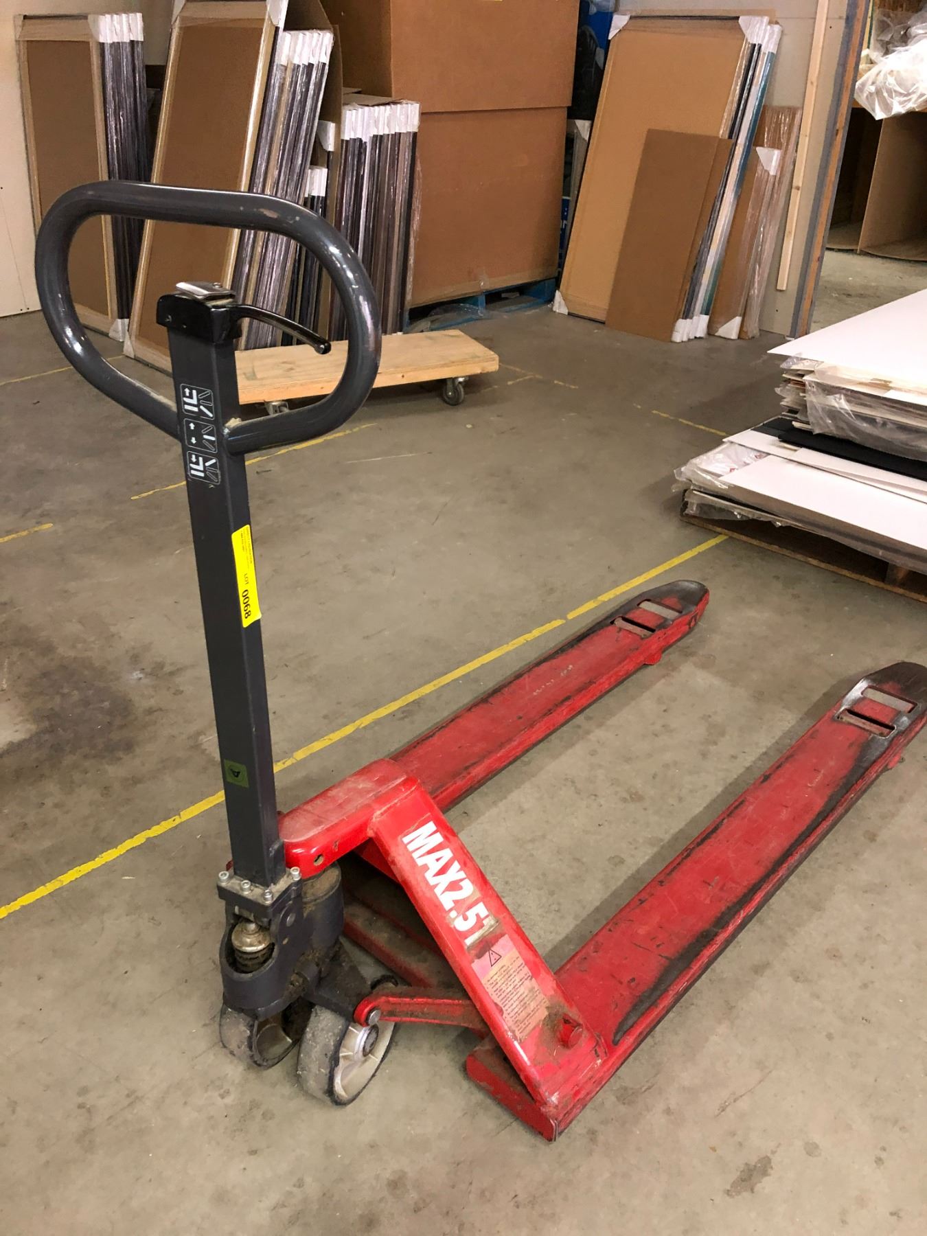 Hand pallet truck