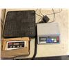 Image 2 : Group of 2 scales & work desk (approx. 3ft x 3ft) - includes Rubbermaid 4040 commercial scale & Neop