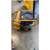 Image 7 : DEWALT DUAL TANK AIR COMPRESSOR WORKING