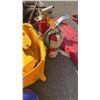 Image 2 : 2 FIRE EXTINGUISHERS, MOP BUCKET WITH WRINGER AND 4 JUGS OF COMMERCIAL CLEANER