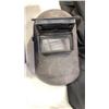 Image 10 : BOX OF LEATHER GLOVES WITH CAR MATS, ROPE AND MORE